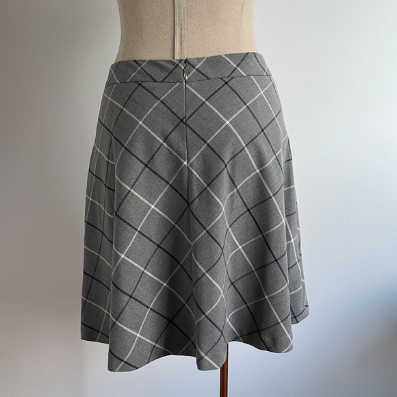 Tommy Hilfiger - Grey Short Checkered Skirt - Picture 2 of 8